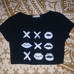XOXO crop tee